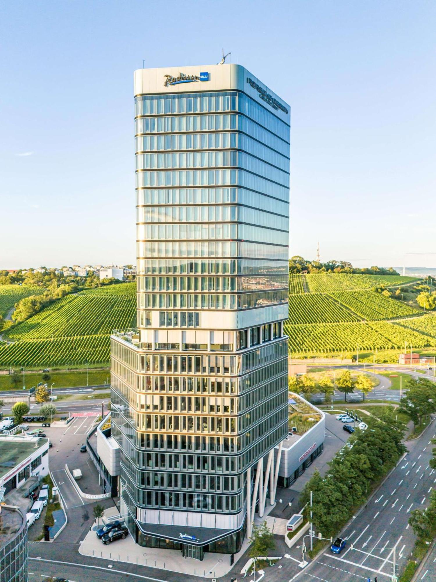 Radisson Blu Hotel At Porsche Design Tower Stuttgart Extérieur photo