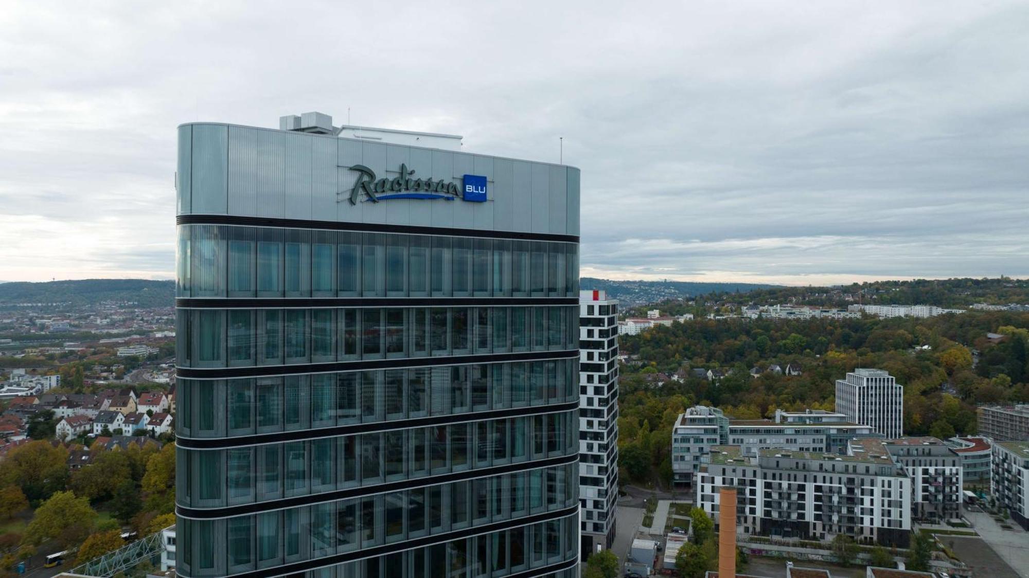 Radisson Blu Hotel At Porsche Design Tower Stuttgart Extérieur photo