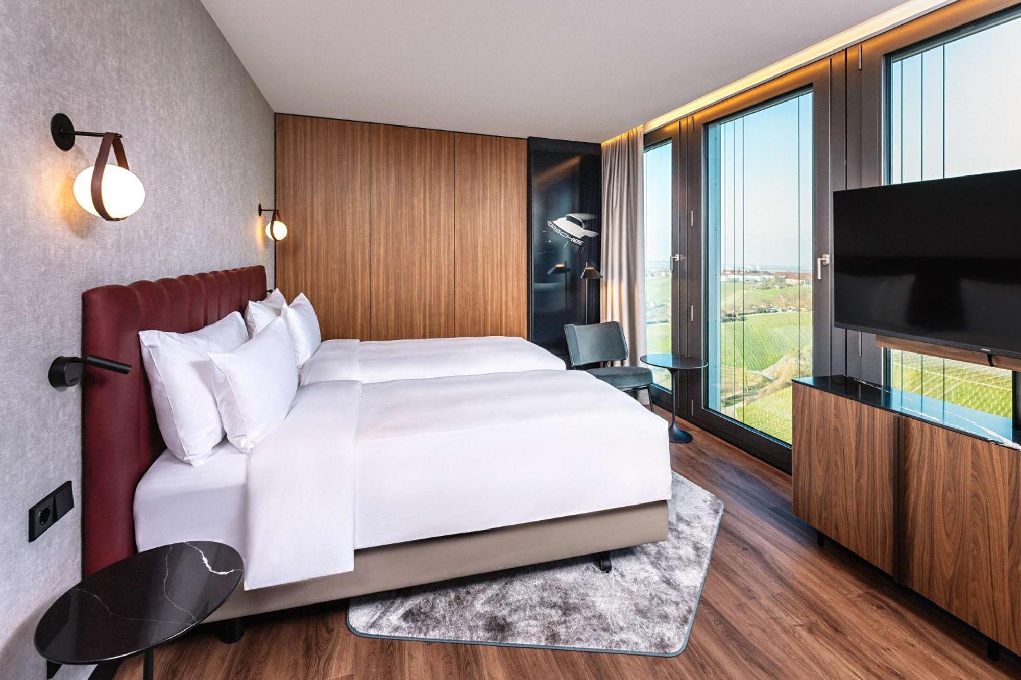 Radisson Blu Hotel At Porsche Design Tower Stuttgart Extérieur photo