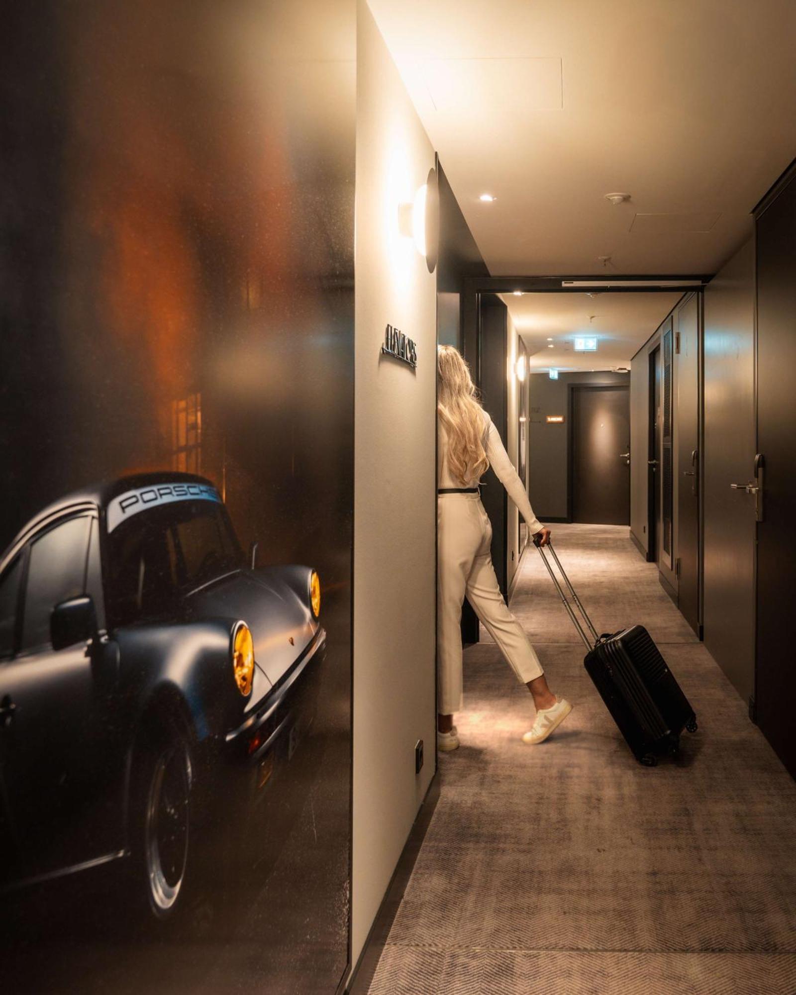 Radisson Blu Hotel At Porsche Design Tower Stuttgart Extérieur photo